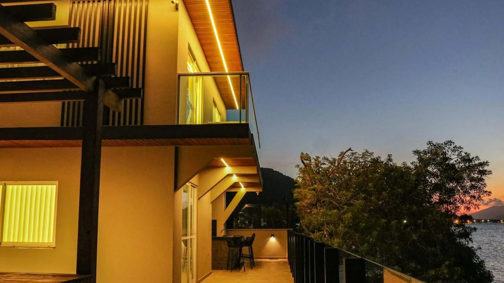 Casa A Beira-Mar, Com Spa E Vista Deslumbrante No Ribeirao Da Ilha Em Florianópolis 0*,  Brésil