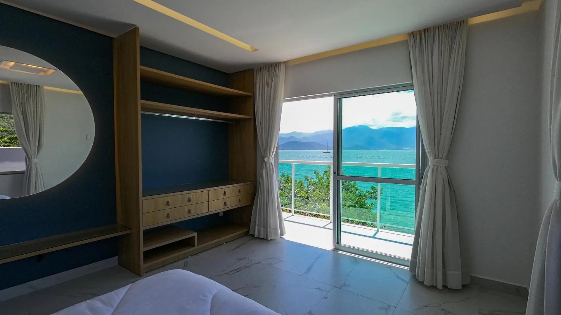 Hébergement de vacances Casa A Beira-Mar, Com Spa E Vista Deslumbrante No Ribeirao Da Ilha Em Florianópolis
