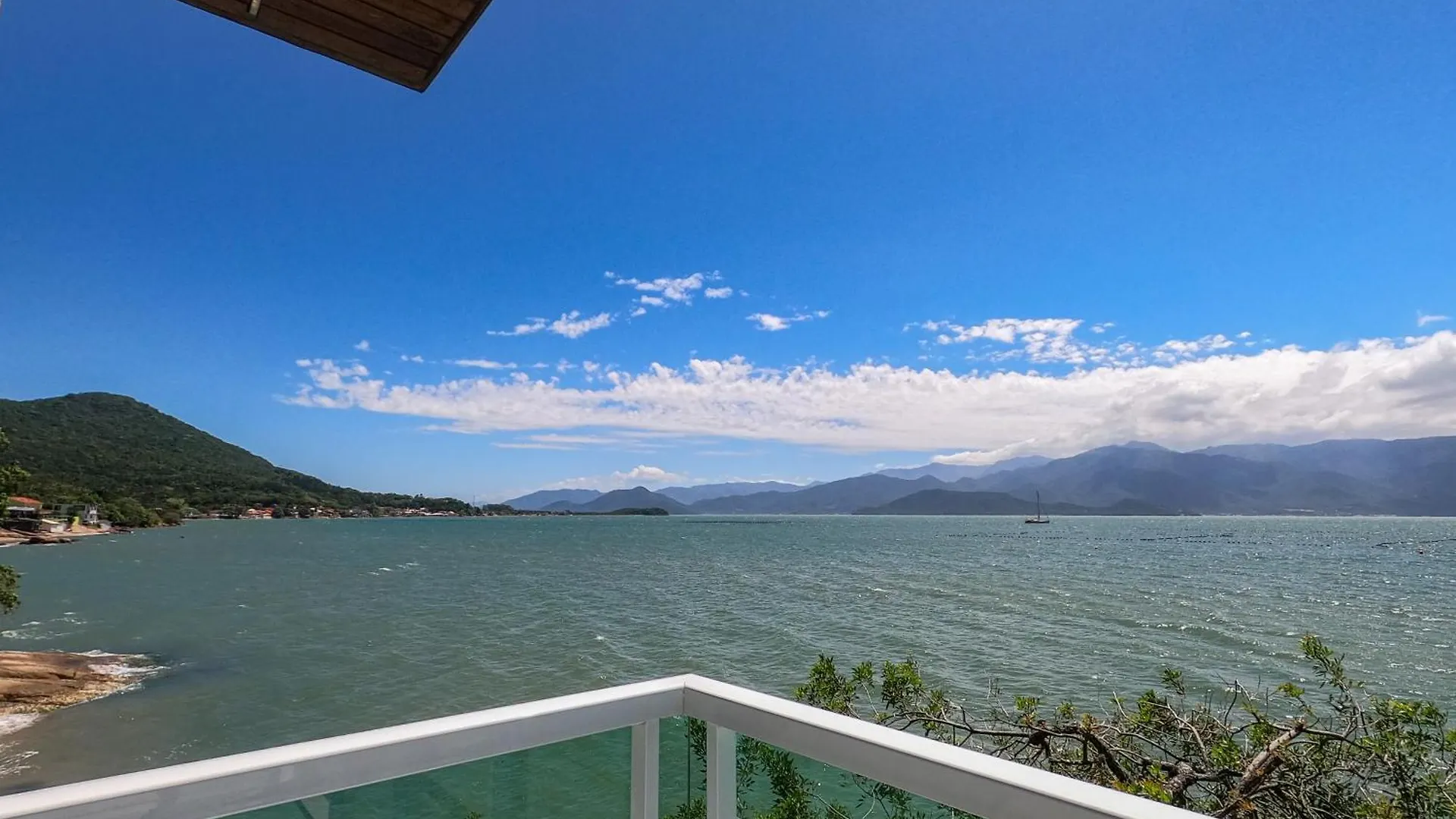 Casa A Beira-Mar, Com Spa E Vista Deslumbrante No Ribeirao Da Ilha Em Florianópolis 0*,  Brésil