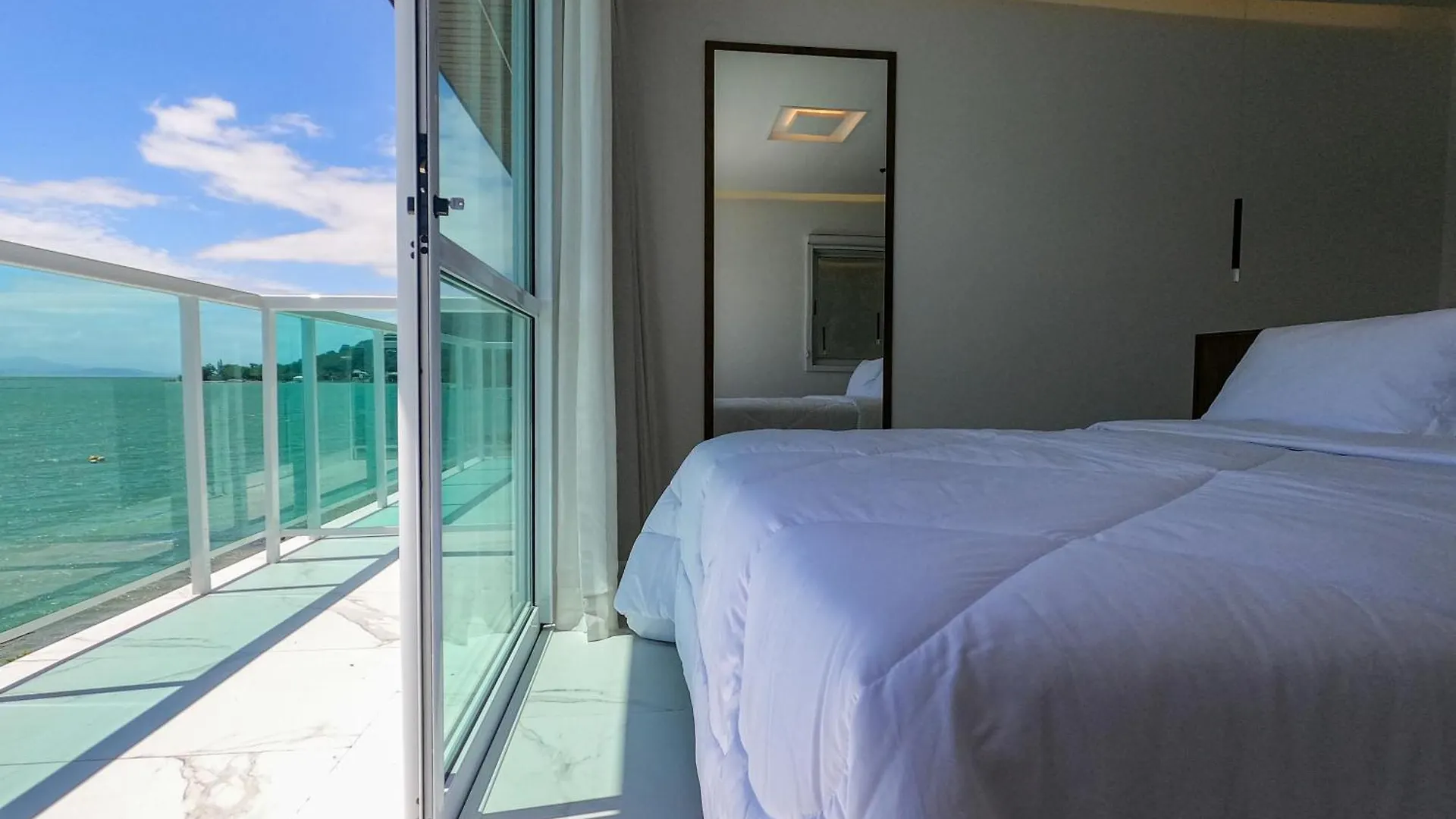 Casa A Beira-Mar, Com Spa E Vista Deslumbrante No Ribeirao Da Ilha Em Florianópolis Hébergement de vacances