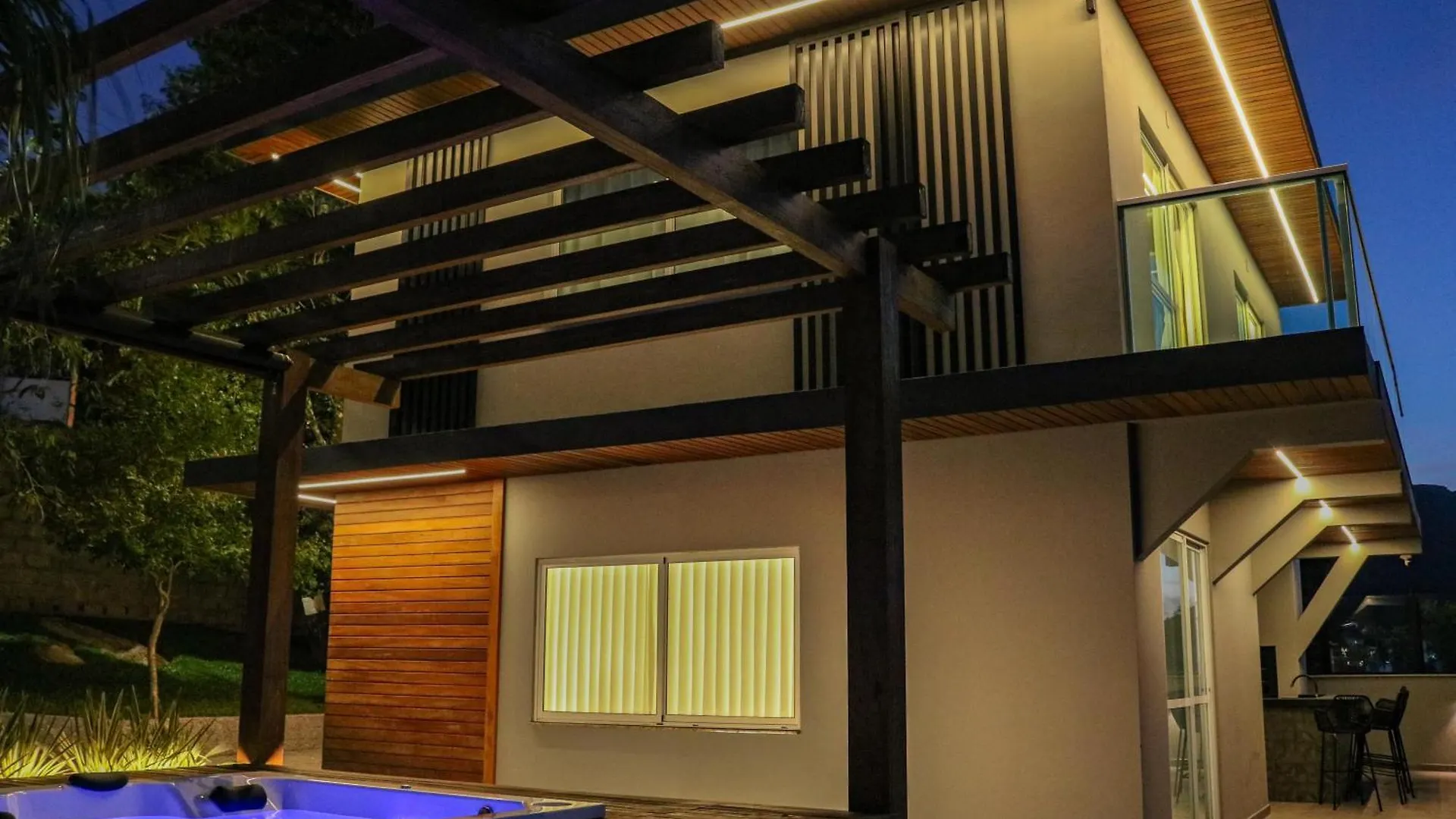 Hébergement de vacances Casa A Beira-Mar, Com Spa E Vista Deslumbrante No Ribeirao Da Ilha Em Florianópolis
