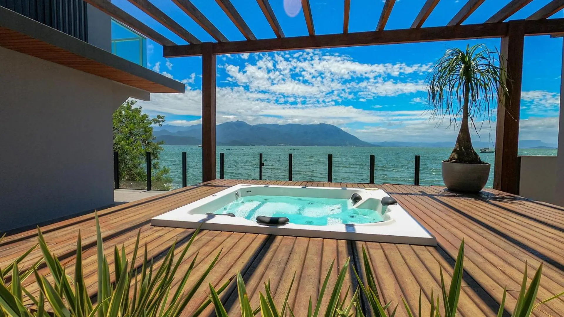 Casa A Beira-Mar, Com Spa E Vista Deslumbrante No Ribeirao Da Ilha Em Florianópolis Brésil