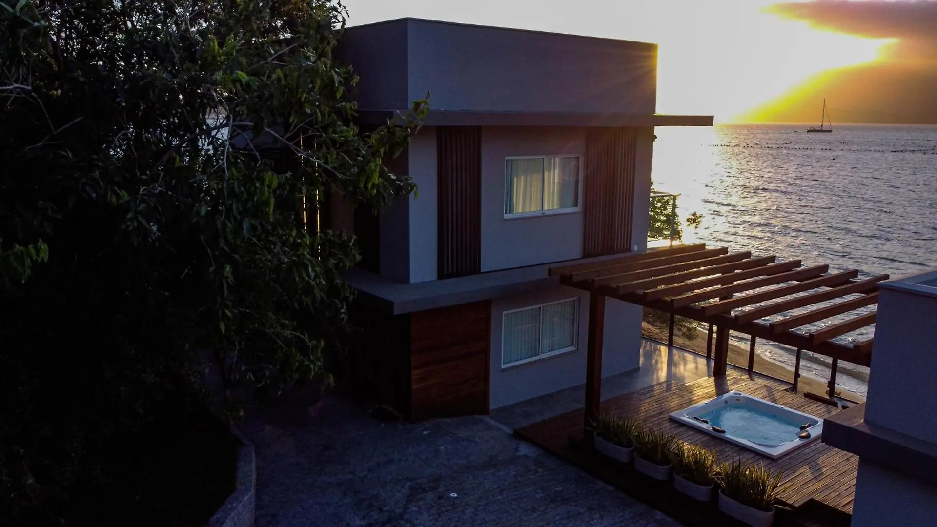 Casa A Beira-Mar, Com Spa E Vista Deslumbrante No Ribeirao Da Ilha Em Florianópolis