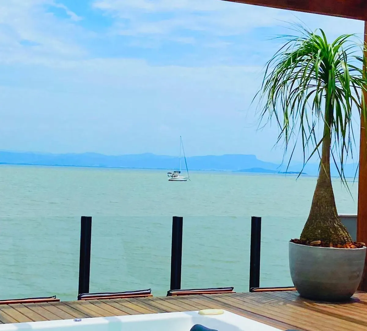 Casa A Beira-Mar, Com Spa E Vista Deslumbrante No Ribeirao Da Ilha Em Florianópolis Hébergement de vacances