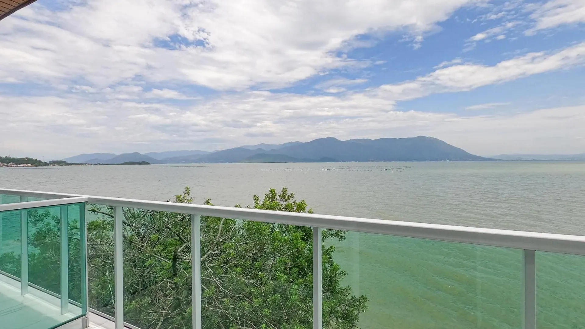 Hébergement de vacances Casa A Beira-Mar, Com Spa E Vista Deslumbrante No Ribeirao Da Ilha Em Florianópolis Brésil