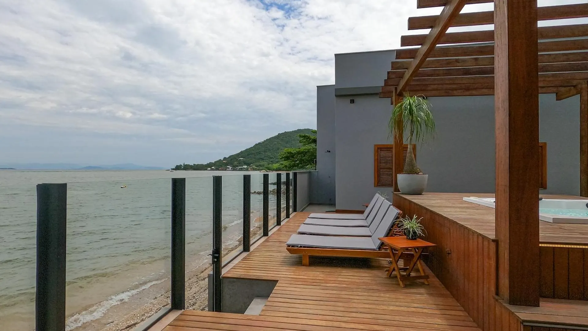Casa A Beira-Mar, Com Spa E Vista Deslumbrante No Ribeirao Da Ilha Em Florianopolis