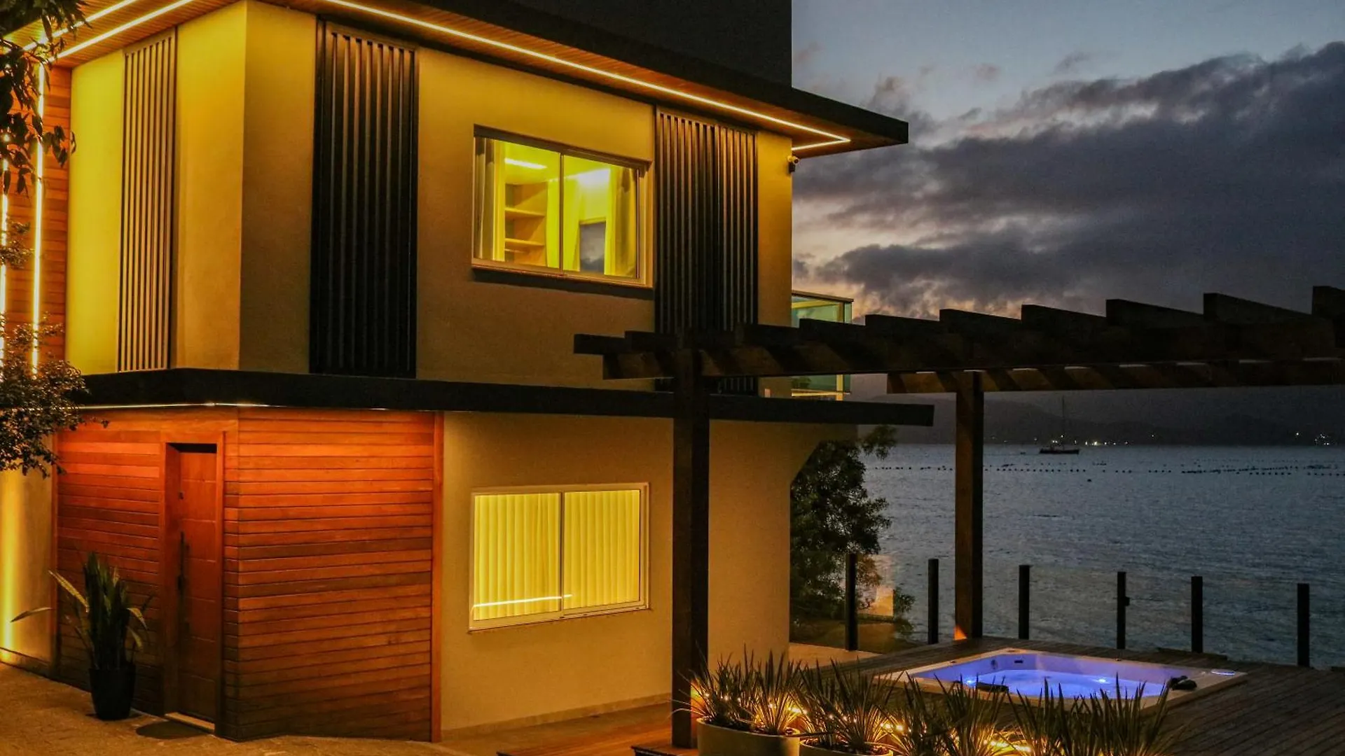 Holiday home Casa A Beira-Mar, Com Spa E Vista Deslumbrante No Ribeirao Da Ilha Em Florianopolis Brazil