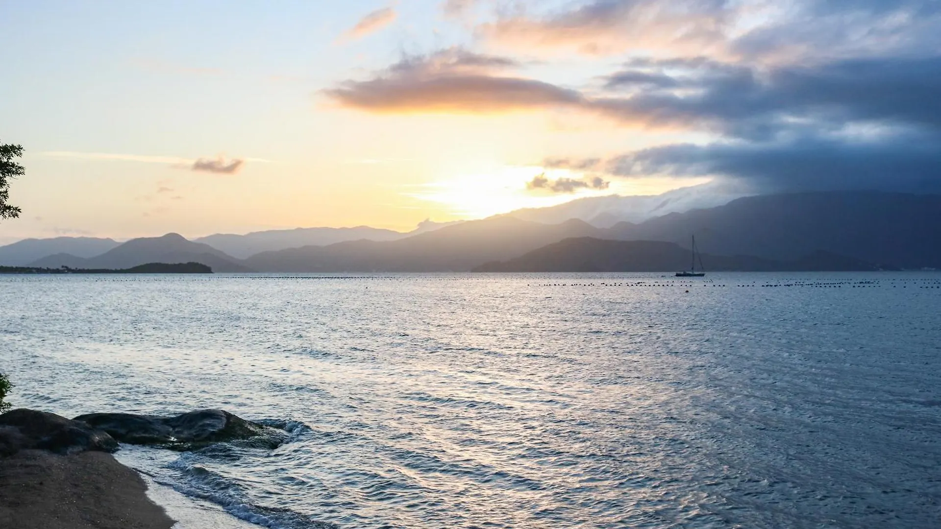 Casa A Beira-Mar, Com Spa E Vista Deslumbrante No Ribeirao Da Ilha Em Florianopolis